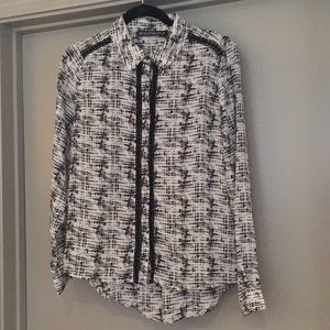 Heartbeeps small cut out pattern button down top